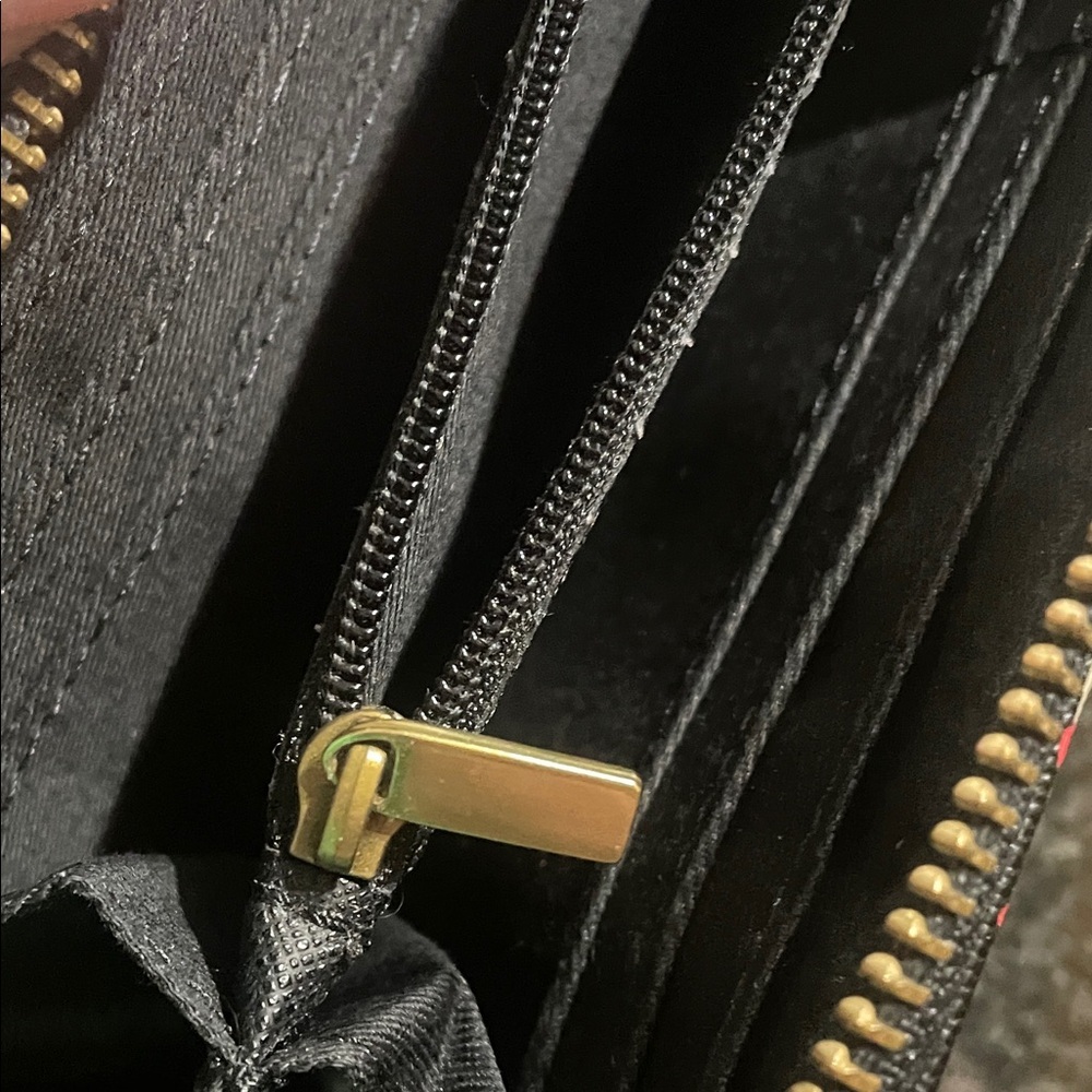 Fossil Black and Red Patterned Wallet - Minor wear (see photo) - Picture 6 of 7